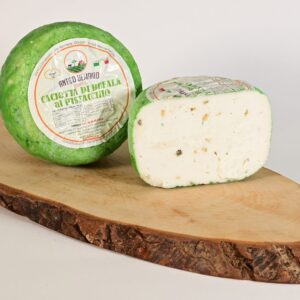 Caciotta di bufala al pistacchio